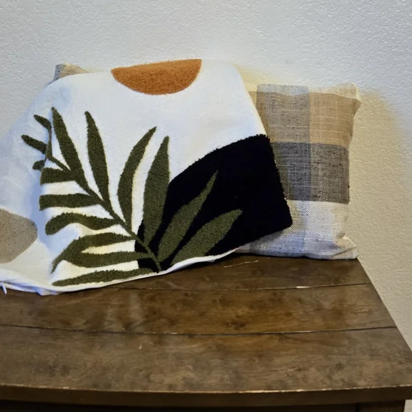 Colorful Leaf Design Throw Pillow - Picture 11 of 11